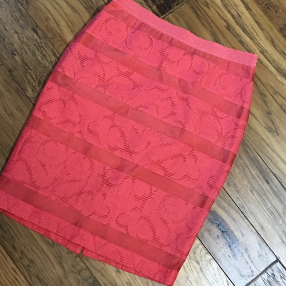 🔟 Ann Taylor Pencil Skirt